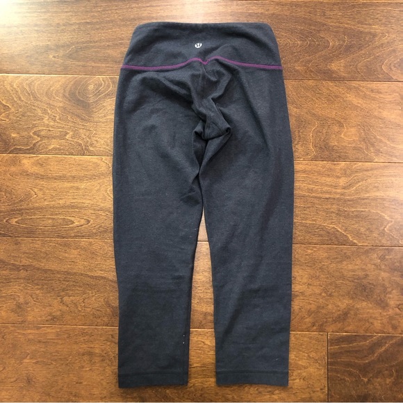 Lululemon grey blue leggings. Crop to below knees. Size 2. - Picture 4 of 5